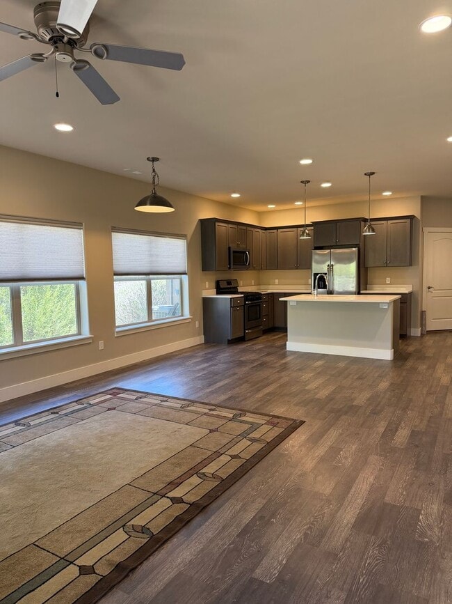 Building Photo - Three Bedroom Two Bath Ironbridge Home