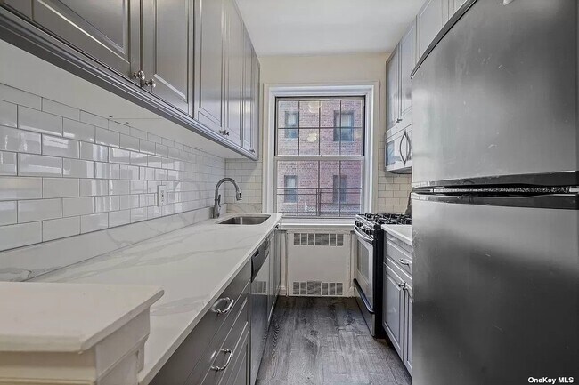 Building Photo - 102-40-102-67 67th Dr