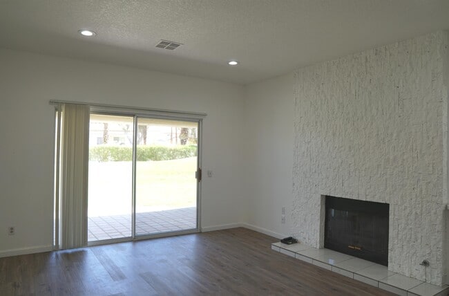 Building Photo - 259 Desert Falls Dr E