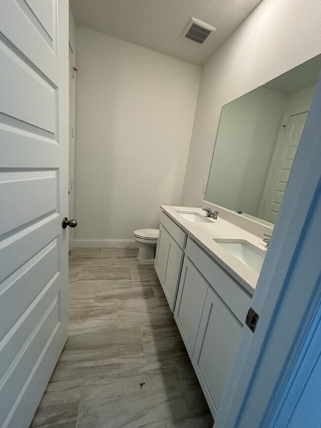 Foto del edificio - 8666 Dahlia Cir