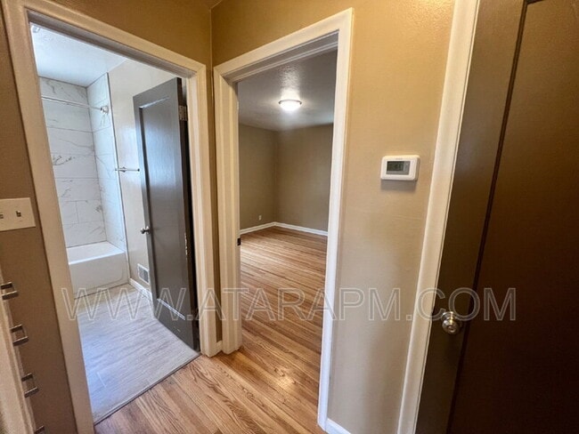 Building Photo - 871 Foothill Dr