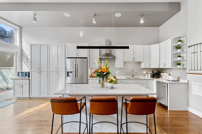 Foto del edificio - 1527 W Pearson St