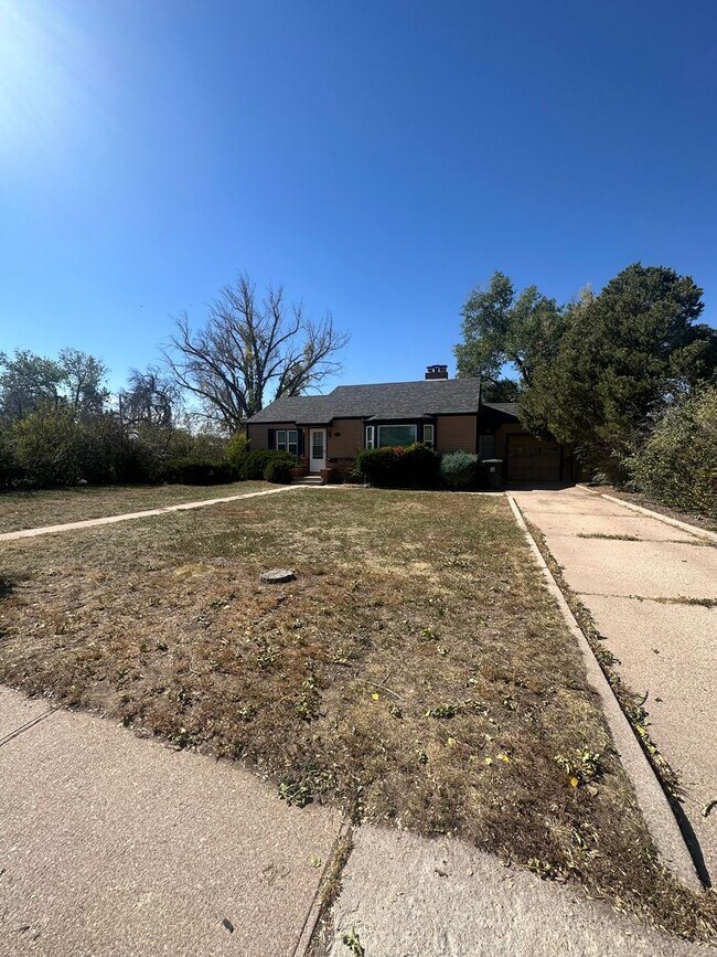 Building Photo - 2 BEDROOM, PLUS BONUS ROOM, 2 BATHROOM, SI...