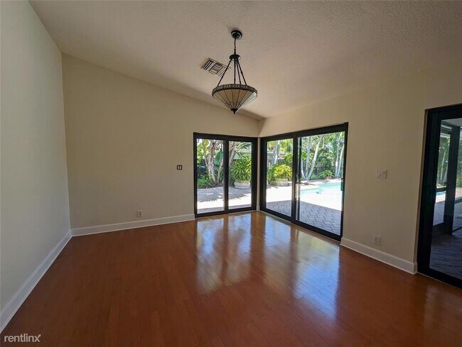 Building Photo - 4 br, 2 bath House - 5551 Marbella Dr