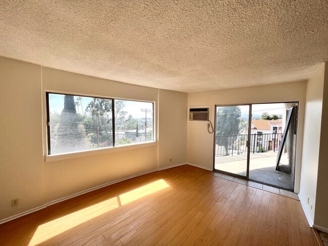 Living Room - 1700 Golden Gate Ave