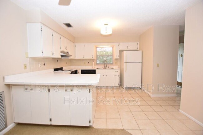 Building Photo - 4604 Valley View Dr W