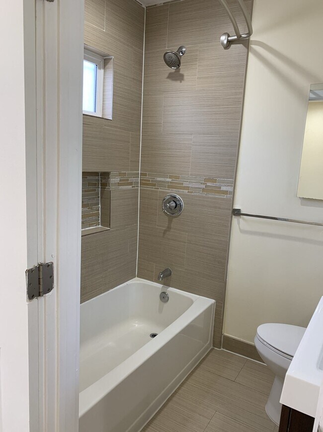 Foto del edificio - 914-916 W 81st Street