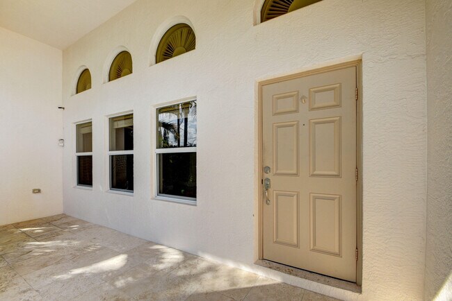 Building Photo - 68 Springdale Rd
