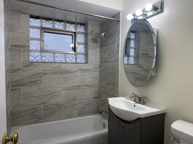 Foto del edificio - 11137 S Emerald Ave