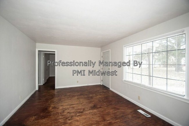 Building Photo - 5001 W 59th St