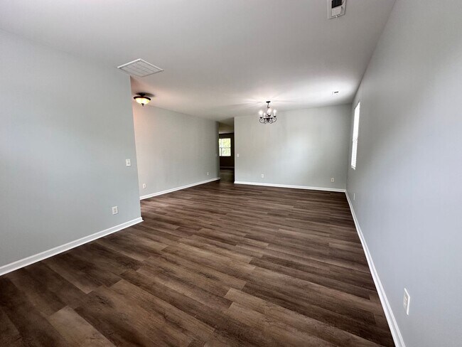 Foto del edificio - Exclusively Offered By Muse Realty Rentals...