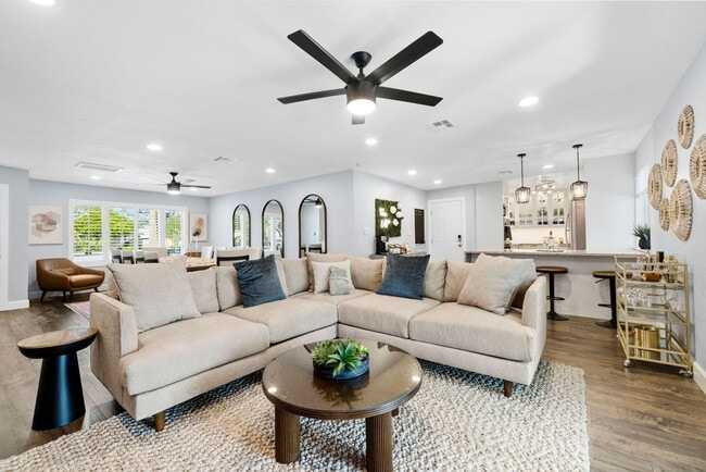 Building Photo - 8259 E Mulberry Ln