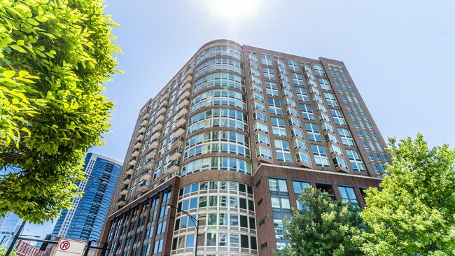 Building Photo - 600 N Kingsbury St
