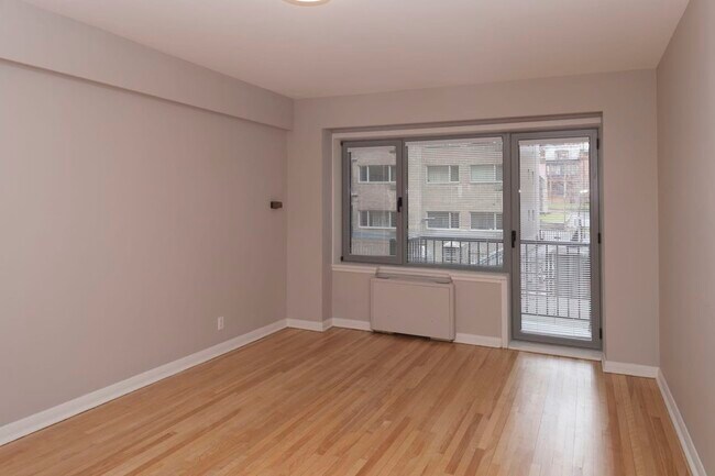 Building Photo - 3468 Rue Drummond