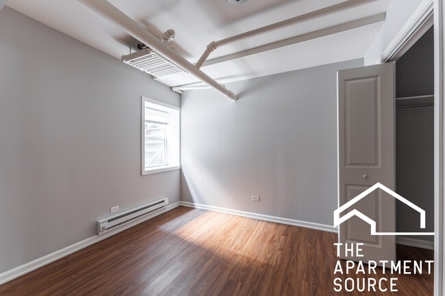 Building Photo - 4714 N Racine Ave
