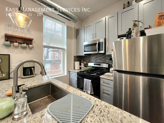 Photo - 1444 W Erie St Apartment