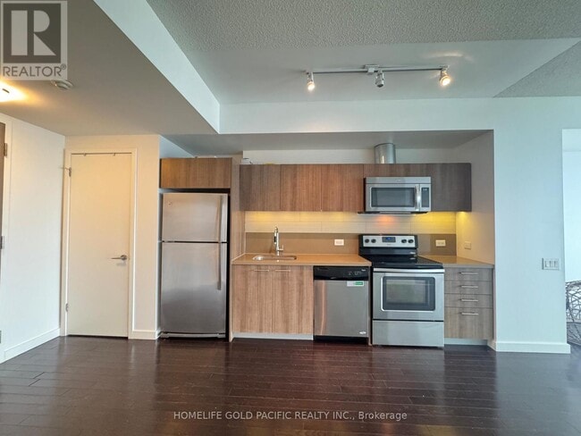 Building Photo - 390 Cherry St