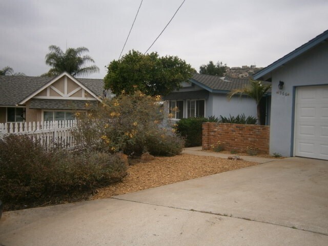 Foto del edificio - Single Story Home 4 bedroom + Enclosed pat...