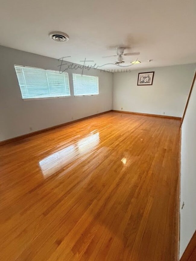 Building Photo - 4-Bedroom Family Home in a Quiet Sulphur N...