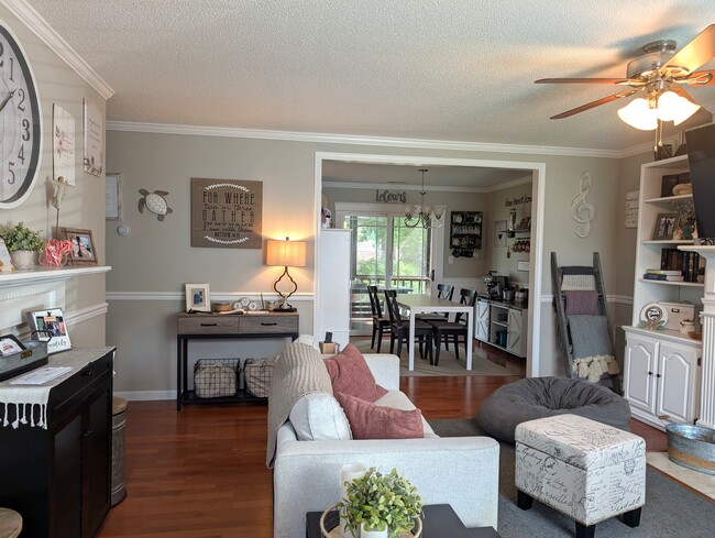 Photo - 601 Blackburn Dr House