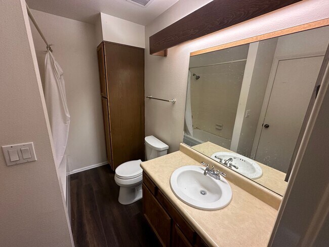 Foto del edificio - Beautiful 2 Bed 2 Bath Townhome!!