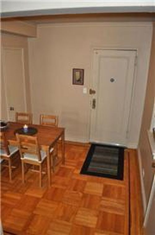 Foto del edificio - 303 W 37th St