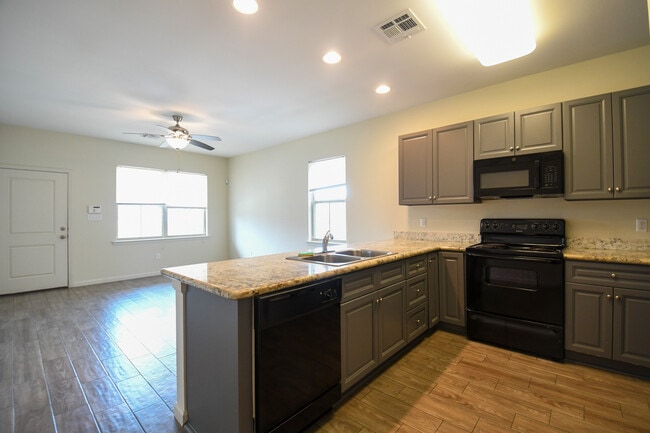 Building Photo - 6259 Vermillion Blvd