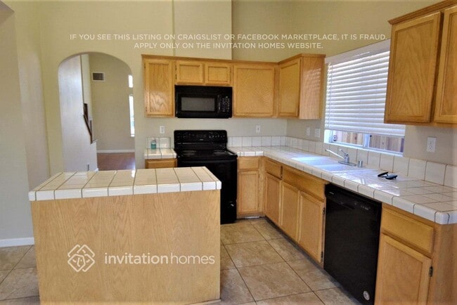 Building Photo - 5043 Comanche Way