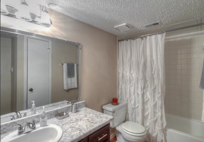 Foto del edificio - 8524 Burnet Rd