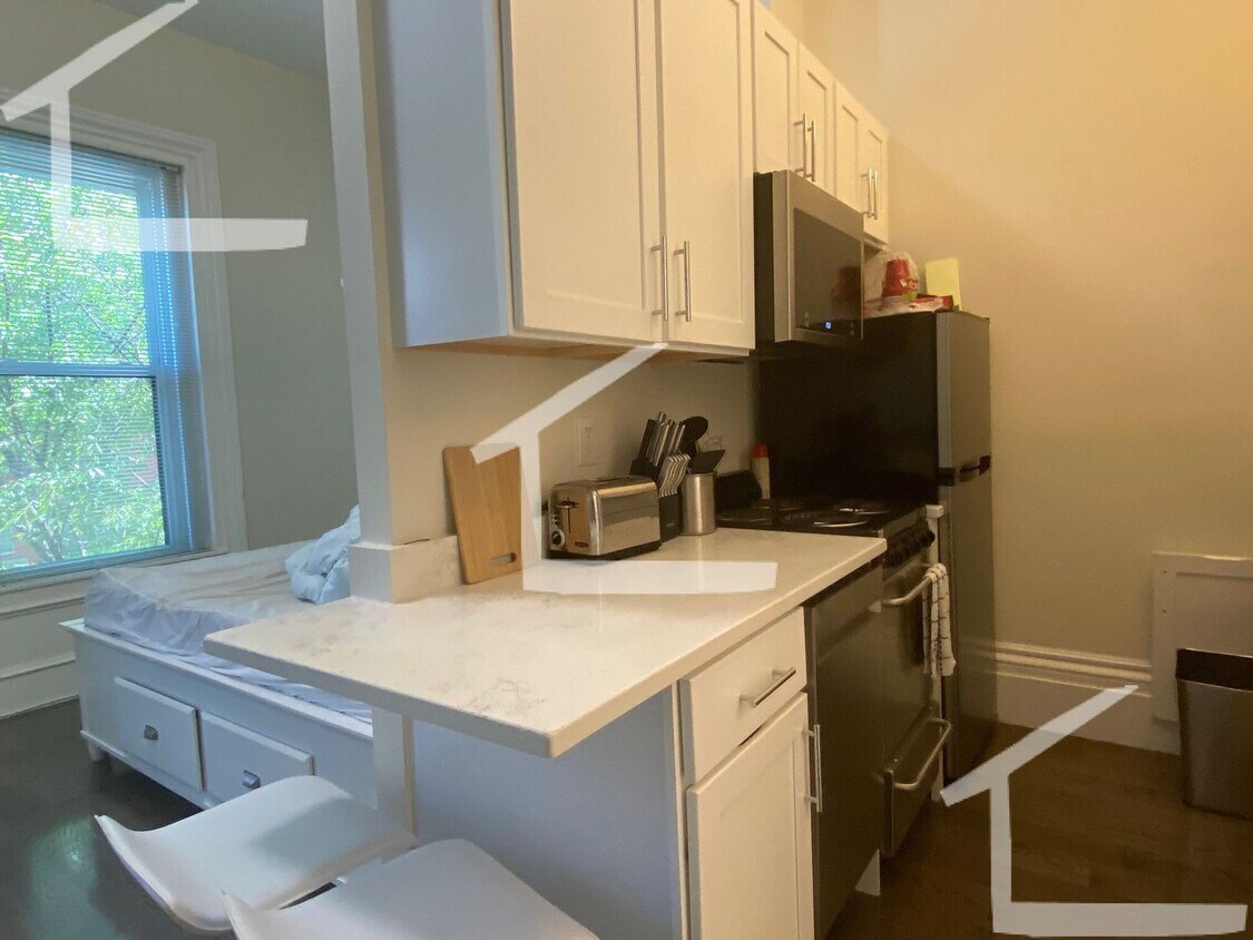 Primary Photo - Beautifully updated large studio in the he...