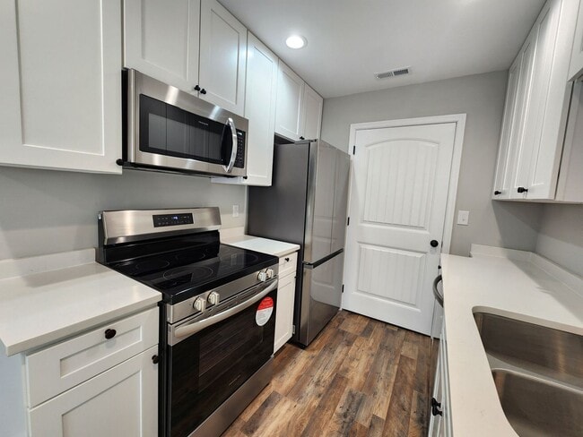 Photo - 1620 Shaffer St Apartment