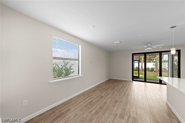 Foto del edificio - 27906 Radiant Ct
