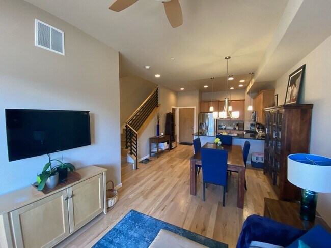 Foto del edificio - Furnished Rental 2 Bed + Office 3.5 Bath R...