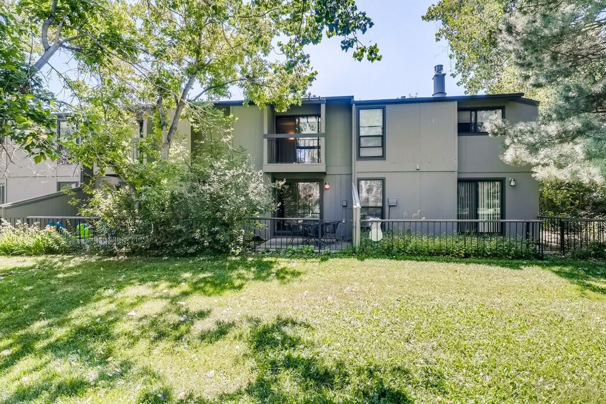 Foto principal - 2 BED/1.5 BATH Townhome in South Boulder! ...