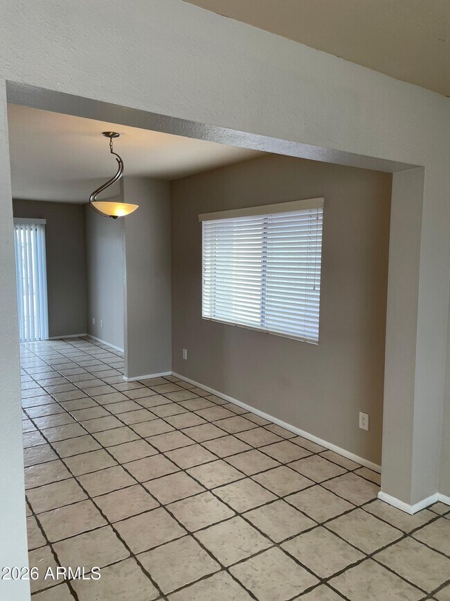 Building Photo - 1032 E Michelle Dr