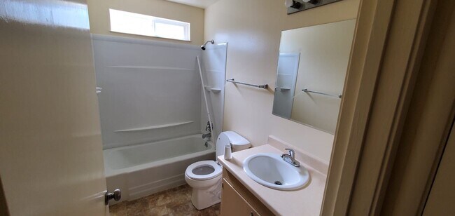 Building Photo - 2214 Fairfield Street, Unit 2