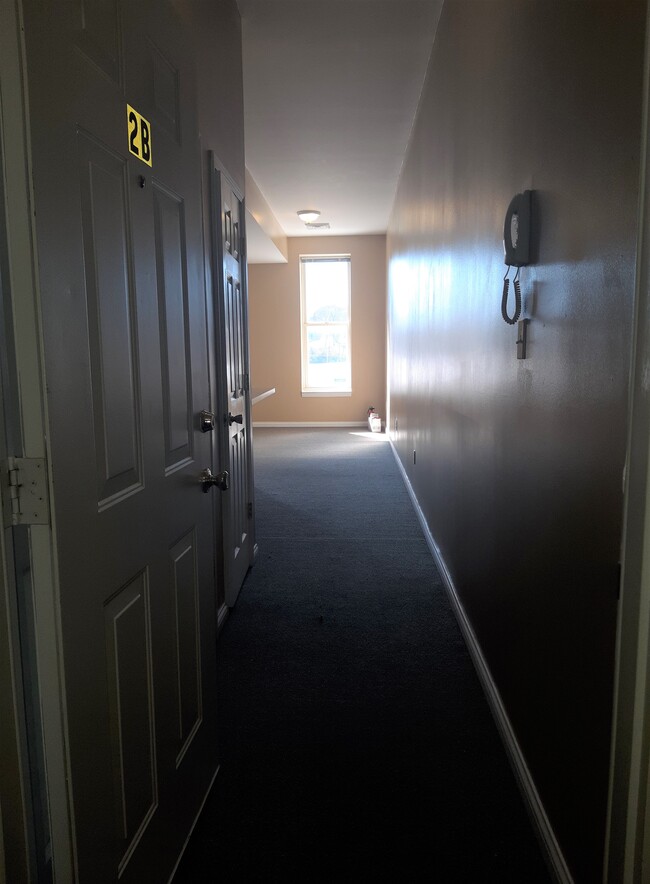 Unit 2B: Entry - 112 E Main St
