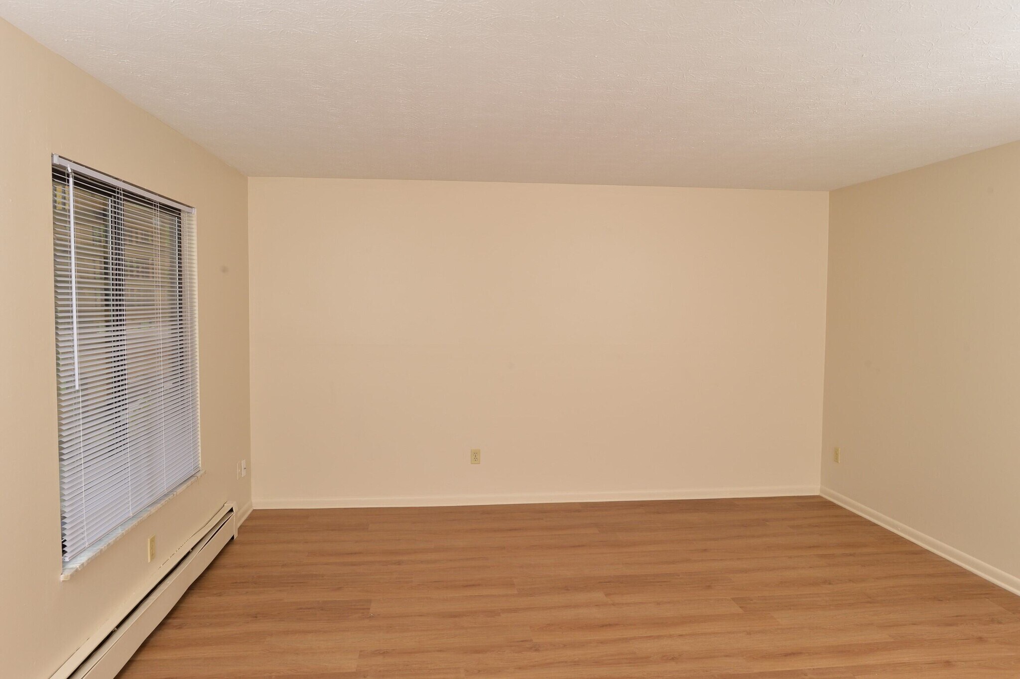 Meadowbrook Lake Apartments – photo 2