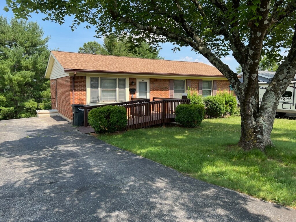 Primary Photo - 1148 Maywood Dr