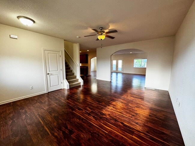Building Photo - Spacious 3-4 Bedroom Home with Low Mainten...