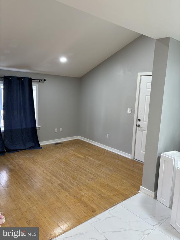 Foto del edificio - 9242 Cambridge St