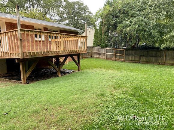 Foto del edificio - 850 Montford Dr