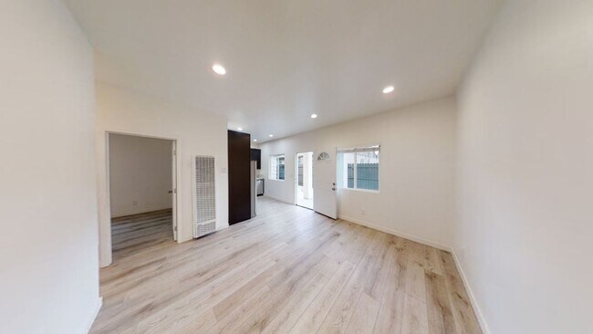 Foto del edificio - 4BD/2BA on Mary Lane!