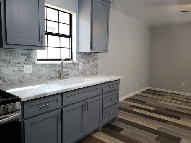 Building Photo - 1503 Ryon St