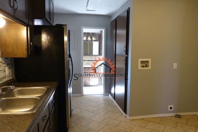 Building Photo - Cozy two bedrooms one bathroom apartment w...