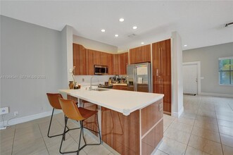Building Photo - 930 Bluewood Terrace