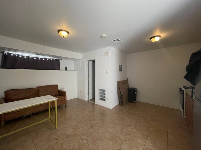 Building Photo - 147 Kirshon Ave
