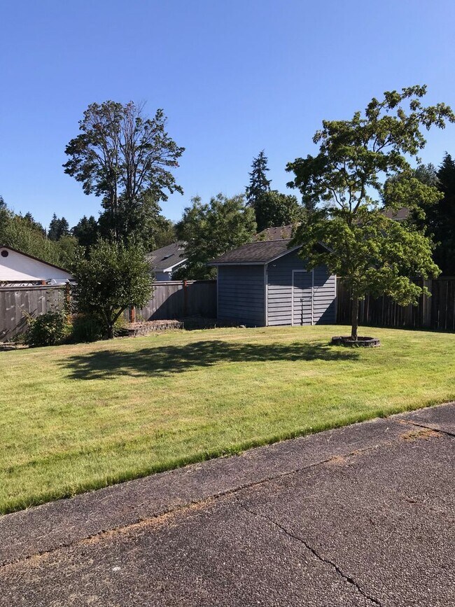 Building Photo - Cute Rambler in NE Tacoma