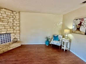 Building Photo - 402 Hedgewood Dr