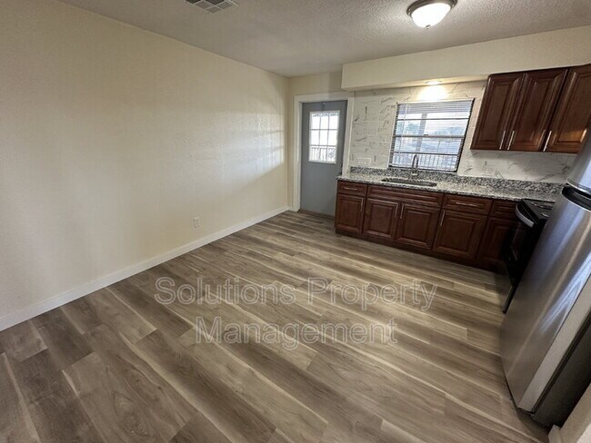 Foto del edificio - 565 Jackson Ave